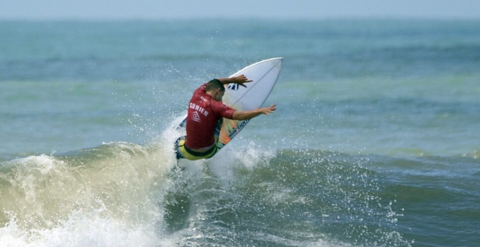 Ondas da competição: Balneário Rincão sedia abertura do circuito sul catarinense de surfe