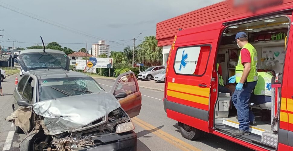 Acidente grave na SC-108 deixa motorista ferido em Cocal do Sul