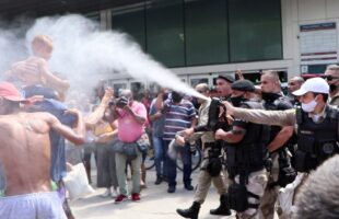 Polícia usa gás de pimenta para dispersar aglomeração em conveniência de São Ludgero