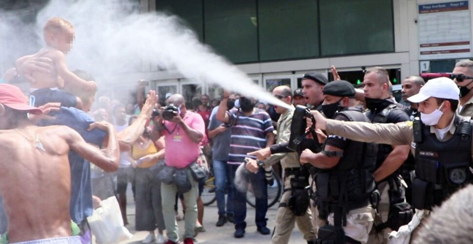 Polícia usa gás de pimenta para dispersar aglomeração em conveniência de São Ludgero