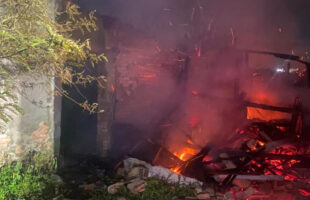 Incêndio em içara consome galpão e tem origem em fogueira para queimar lixo