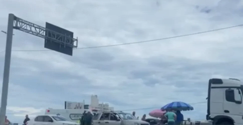 Acidente grave na BR-101 deixa duas vítimas em estado grave após engavetamento