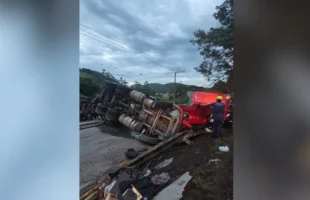 Motorista morre em colisão entre caminhões na BR-282, em Águas Mornas