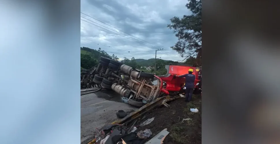 Motorista morre em colisão entre caminhões na BR-282, em Águas Mornas