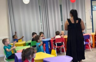 Colônia de férias em Orleans atende mais de 120 crianças