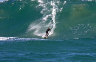 Laje da Jagua se torna ponto central da recém-criada Rota do Big Surf em SC