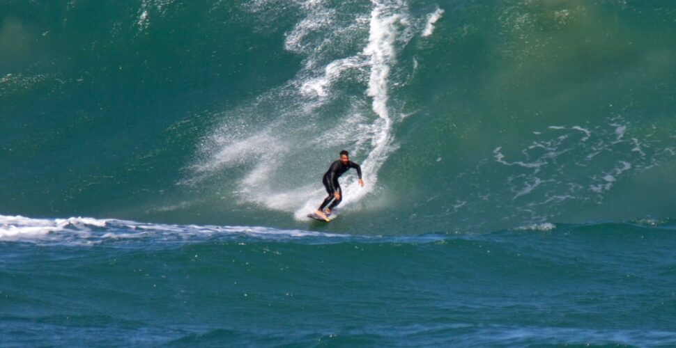 Laje da Jagua se torna ponto central da recém-criada Rota do Big Surf em SC