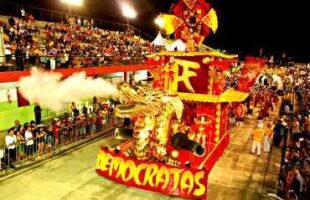 Após 13 anos, desfiles oficiais de escolas de samba retornam ao carnaval de Laguna