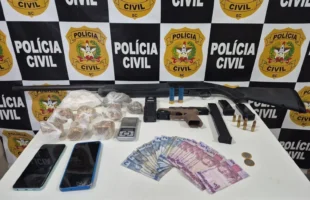 Operação da Polícia Civil apreende armas, drogas e dinheiro em Balneário Arroio do Silva