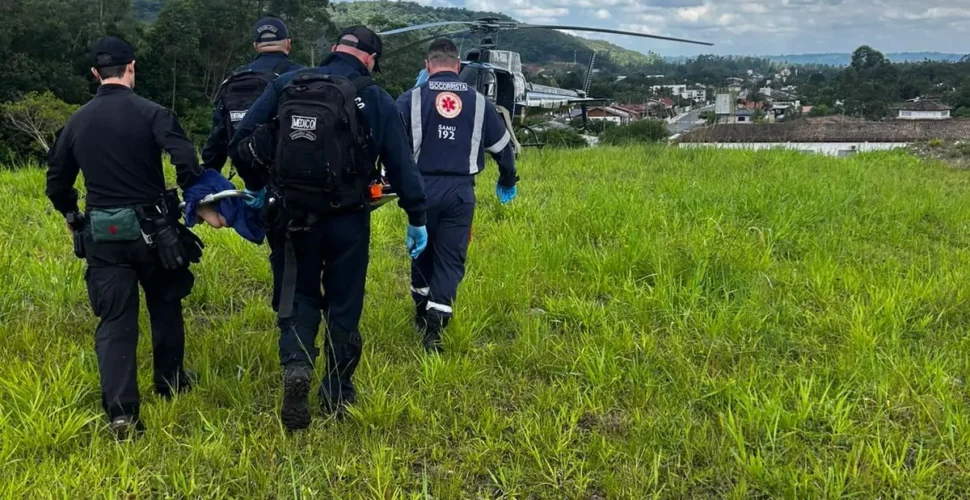 Operação de alta complexidade mobiliza SAMU de Lauro Müller com apoio do SAER em atendimento a idosa