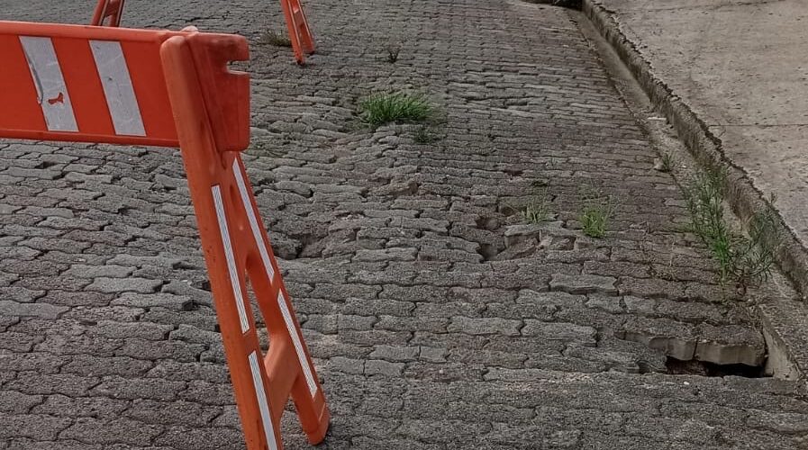 Risco de desabamento preocupa moradores em rua de Lauro Müller