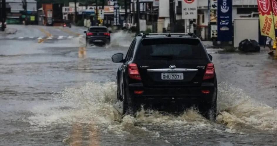 Acumulado de chuva coloca SC e mais dois estados em grande perigo para deslizamentos