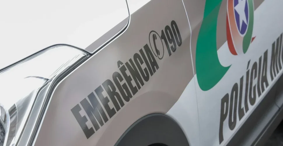 Jovem fica ferido após acidente entre bicicleta e carro em Criciúma