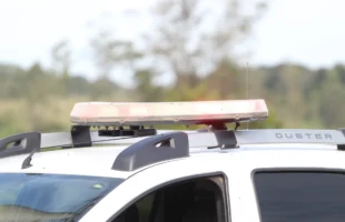 Carro é levado enquanto proprietário se banhava no mar em Balneário Rincão
