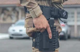 Homem é detido após ser flagrado com cerca de 100 blocos de concreto na SC-445, em Içara