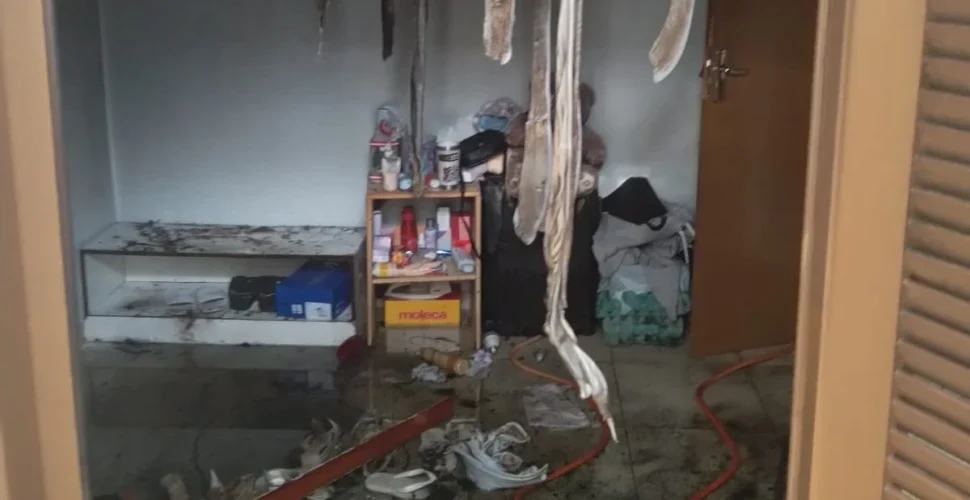 Incêndio atinge quarto de residência no bairro Progresso, em Criciúma