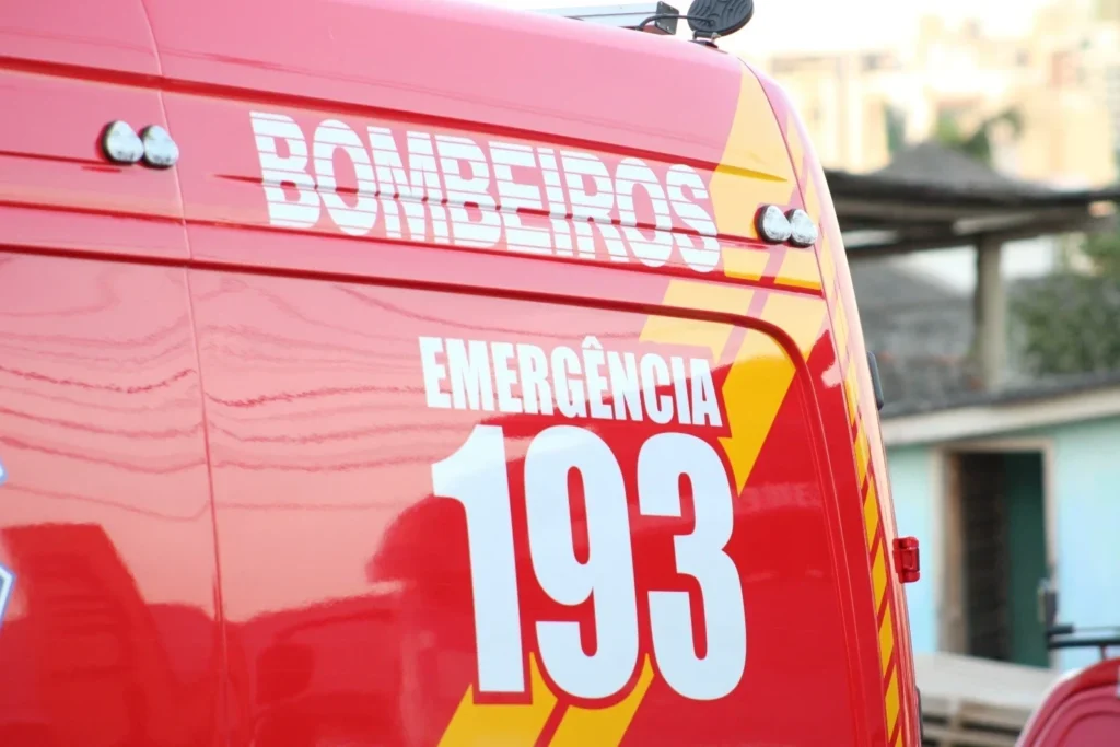 Incêndio destrói casa no bairro Auxiliadora, em Treze de Maio