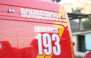 Incêndio destrói casa no bairro Auxiliadora, em Treze de Maio