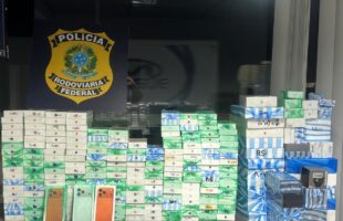 PRF apreende centenas de celulares e prende motorista após fuga na BR-101