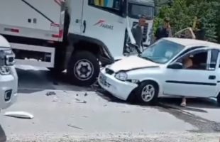 Colisão entre carro e caminhão provoca lentidão na SC-390 em Lauro Müller