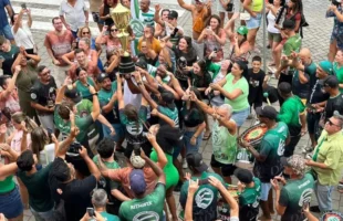 O grito de campeã depois de 13 anos de silêncio carnavalesco na Laguna