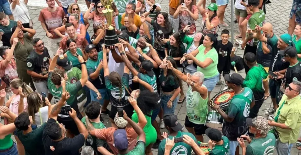 O grito de campeã depois de 13 anos de silêncio carnavalesco na Laguna