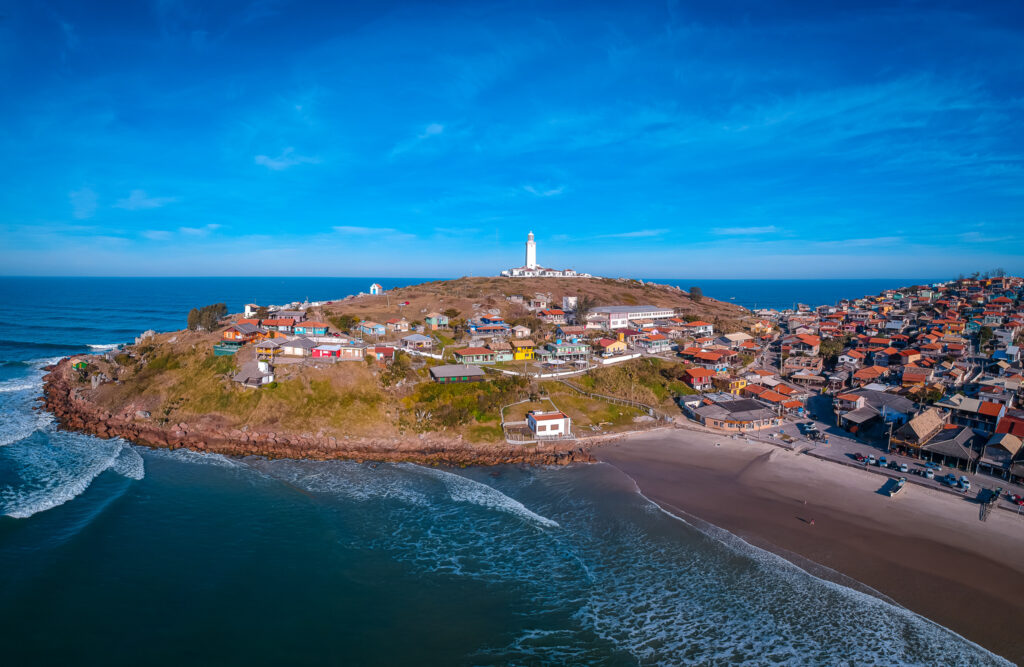Prainha do Farol volta a brilhar e está própria para banho