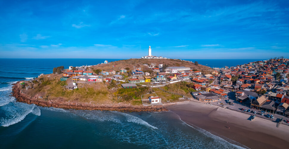Prainha do Farol volta a brilhar e está própria para banho