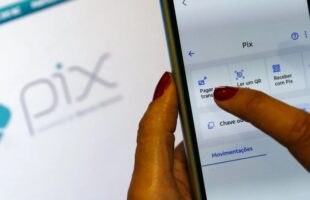 Pix na mira do leão? Entenda o que pode te levar à malha fina no ir 2026