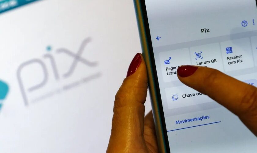 Pix na mira do leão? Entenda o que pode te levar à malha fina no ir 2026