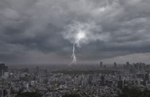 Calor acima dos 35°c e temporais marcam o início da semana em Santa Catarina