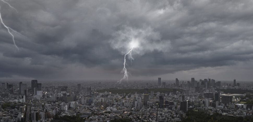 Calor acima dos 35°c e temporais marcam o início da semana em Santa Catarina