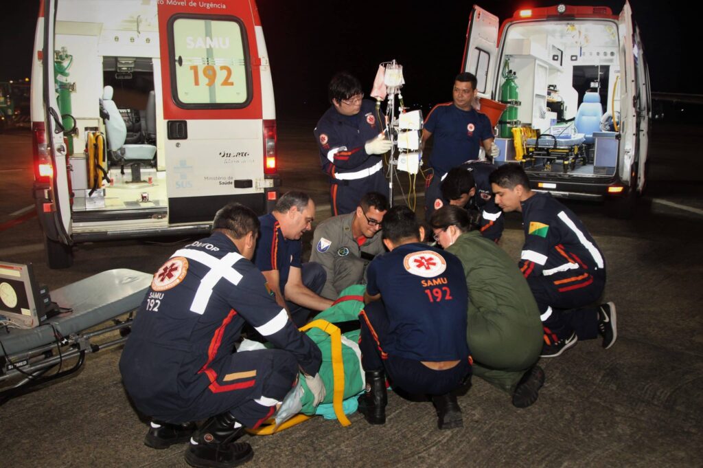 Tentativa de acender fogueira com gasolina termina em explosão e deixa homem com 90% do corpo queimado em Imbituba