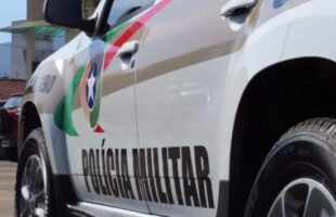 Jovem tem carro roubado por falsos ajudantes na saída de boate em Braço do Norte