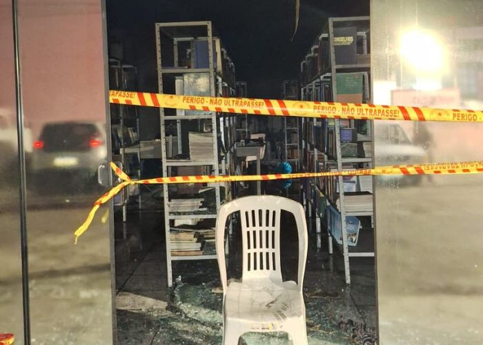 Incêndio atinge biblioteca no centro de Braço do Norte