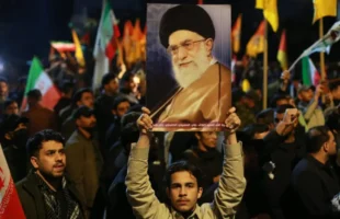 Líder supremo do Irã está morto, diz Trump