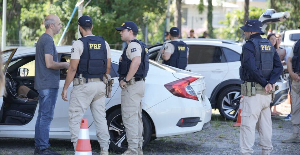 Polícia Rodoviária Federal mobiliza 300 agentes para reforçar segurança no Carnaval em SC