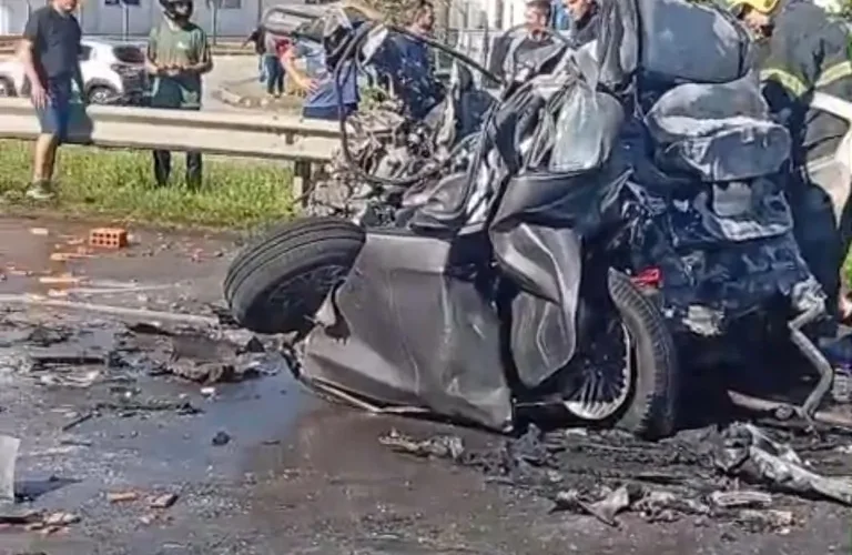 Engavetamento na BR-101 deixa três mortos da mesma família em Itajaí