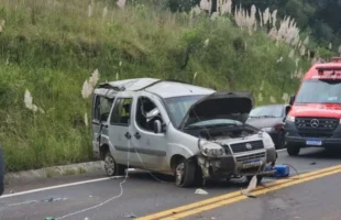 Veículo capota na SC-114 e deixa três feridos entre São Joaquim e Lages