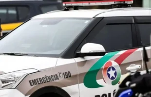 Filha aciona polícia e salva mãe de ameaça com facão em Imbituba