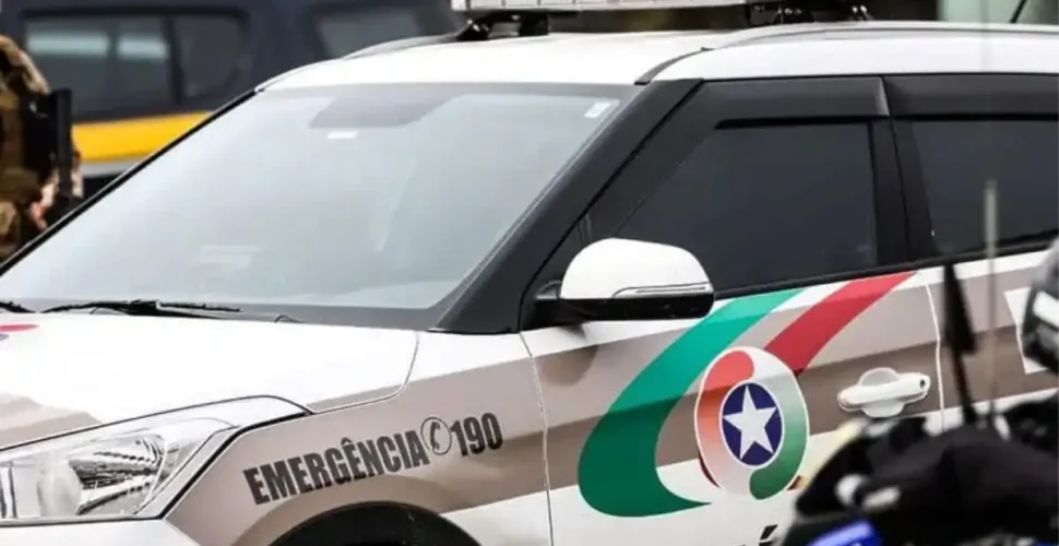 Filha aciona polícia e salva mãe de ameaça com facão em Imbituba