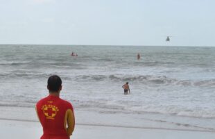 Homem desaparece no mar em Balneário Copa 70 e mobiliza buscas em Jaguaruna