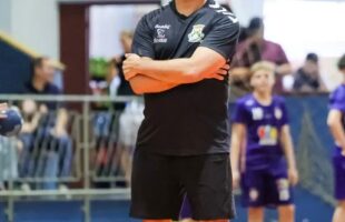 Treinador deixa handebol após oito anos e denuncia falta de apoio em Lauro Müller