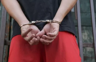 Homem com mandado por estupro de vulnerável é preso em Criciúma