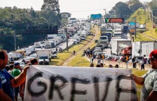 Caminhoneiros paralisam atividades em Itajaí e no litoral catarinense a partir de quinta-feira