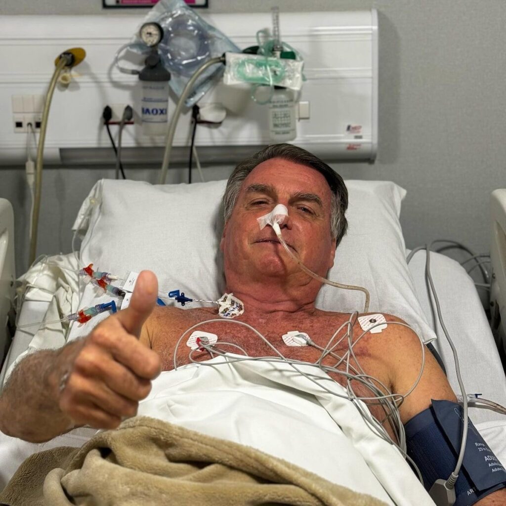 Saúde de Bolsonaro é atualizada com melhora, mas defesa faz novo pedido ao STF