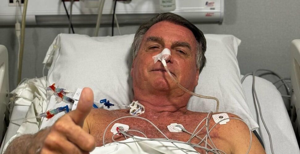Saúde de Bolsonaro é atualizada com melhora, mas defesa faz novo pedido ao STF