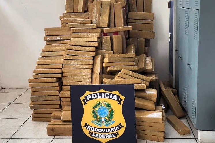 PRF apreende 657 quilos de maconha na BR-101, em Joinville