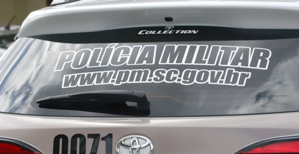 Colisão entre três veículos deixa dois feridos no bairro Próspera, em Criciúma