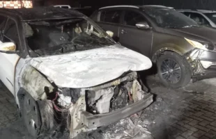 Incêndio atinge veículos em revenda de carros no Centro de Içara